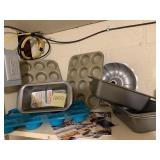 NEW BAKEWARE 4 NEW LOAF PANS CIRCULAR 2 NEW