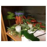 GRASSY GREEN BUNNY DÉCOR, CARROT GARLAND, SPRING