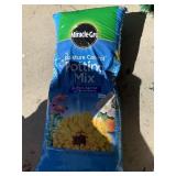 MIRACLE GROW POTTING MIX 55 QUARTS