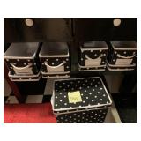 LARGE STORAGE BOX AND 4 OTHER BASKETS W/ LID