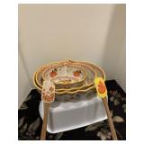 3 BOWLS 2 WITH LOCKING LIDS LOCK LIDS