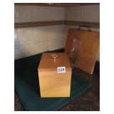 WOOD CANISTER 4 GREEN PLACEMATS, TABLECLOTH AND