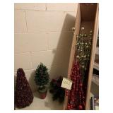 TREE, 2 WREATHS, RED/GREEN ACCENT PICKS LARGE