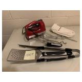 KITCHEN AIDBARBACUE SET TONGS, KITCHEN AID HAND