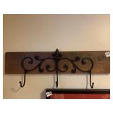 WOOD BOARD WITH HOOKS 25" W