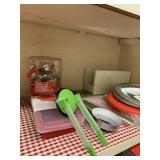 4 HOLIDAY PLATES, PIE CRUST PROTECTORS, COOKIE