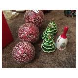 RED/WHITE BALLS MIRRORED, 3 BATTERY OP TREES,