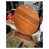 ROUND GAME TABLE WITH 4 SCREW IN LEGS