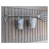 METAL DOUBLE BUCKET W/ RAKE