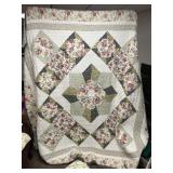 FULL / QUEEN SIZE QUILT, BLANKETS, PUMPKIN