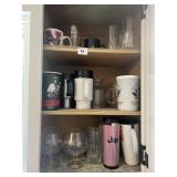 ASSORTED GLASSWARE AND MUGS, INCLUDING TRAVEL AND