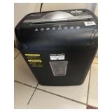 AMAZON BASICS PAPER SHREDDER