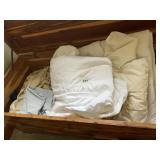 ASSORTMENT OF MOSTLY QUEEN-SIZED LINENS