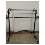 IRON QUILT RACK 31WX34WX17D