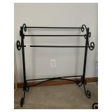 IRON QUILT RACK 31WX34WX17D