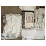 KING SIZE DUVET WITH MATCHING SHAMS AND EYELASH