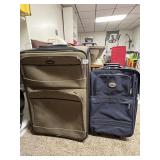 2 SUITCASES ON WHEELS AND 2 COMPUTER BAGS