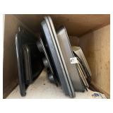 BAKING PANS, CAST IRON GRIDDLES AND MUFFIN PAN