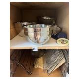 2 STAINLESS STEEL MIXING BOWLS, STRAINERS