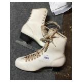 ICE SKATES SIZE 9