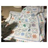 QUEEN/FULL QUILTED BED SPREAD WITH 3 MATCHING