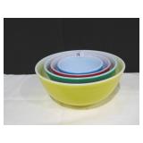 PYREX 4 NESTING BOWLS GOOD CONDITION & COLOR
