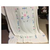 FULL/QUEEN HAND SEWN APPLIQUE BED SPREAD