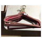 12 VELVET, NO SLIP HANGERS