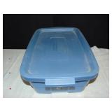10 GALLON RUBBERMAID TOTE