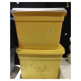 2 20-GAL STORAGE TOTES