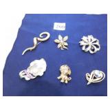 GROUP OF SIX PINS BROOCHES LEAF, GOLD TONE