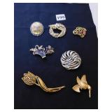 GROUP OF EIGHT PINS BROOCHES CIRCLE PIN,GOLD TONE