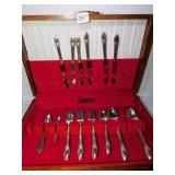 1847 ROGERS BROTHERS FLATWARE IN LINED BOX 6