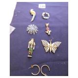 GROUP OF SIX PINS BROOCHES, ONE PAIR EARRINGS