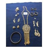 MONET BRACELET, NECKLACE WITH LARGE CUT OUT GOLD