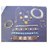 NECKLACE AND EARRING SET WITH YELLOW AND WHITE