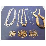 FIVE NECKLACES, BEADED JWOOD, PEARLS, THREE