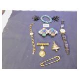 AMITRON LADIES GOLD TONE WATCH WITH LINK BAND,