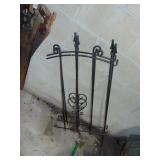YARD DECORATION/FENCE