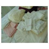 LARGE ASSORTMENT OF FULL/TWIN SHEETS AND PILLOW