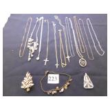 GROUP OF CHAIN NECKLACES, NECKLACES WITH CROSSES,