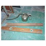 OIL CAN, 2 WOODEN LEVELS