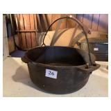 NUMBER 8 POT W/O LID CAST IRON,