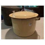 PORCELAIN POT YELLOW 7.5" H