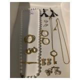 BEADED NECKLACE WITH SPACERS, EARRINGS, KEY ON