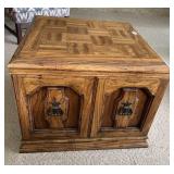 END STAND, 2 DOOR, 21 H X 27 W X 26 D