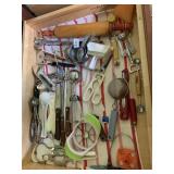 STAINLESS MEASURING CUPS, ROLLING PIN, ICE CREAM