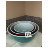 3 PYREX NESTING BOWLS GOOD CONDITION