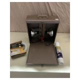 PORTABLE SPOTLIGHT IN METAL TRAVEL CASE, NEW 100