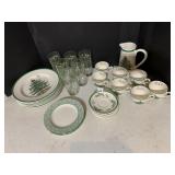 CHRISTMAS TREE SPODE, 7 DINNER PLATES, 4 LUNCH